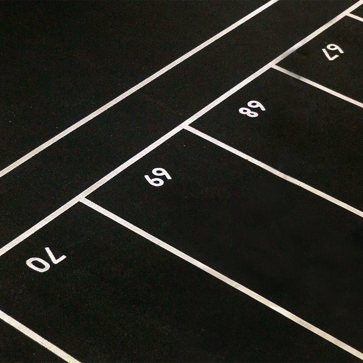 мест в подземном паркинге